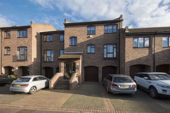 2 bedroom Flat to re...